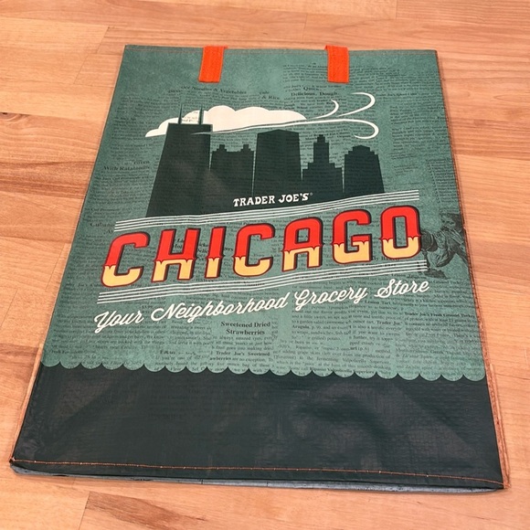 Trader Joe’s reusable bag Chicago nwt - Picture 1 of 7
